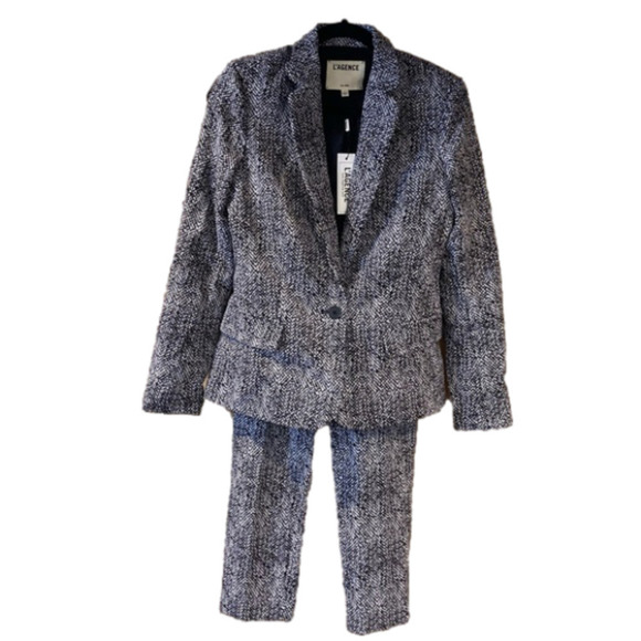 L’agence BLACK AND WHITE PRINT PANTSUIT BLAZER AND PANTS- SIZE 2- NWT